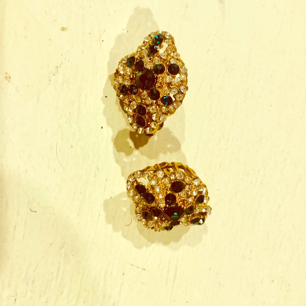 Beautiful jeweled clip earrings gold and green sparkly vintage fun!